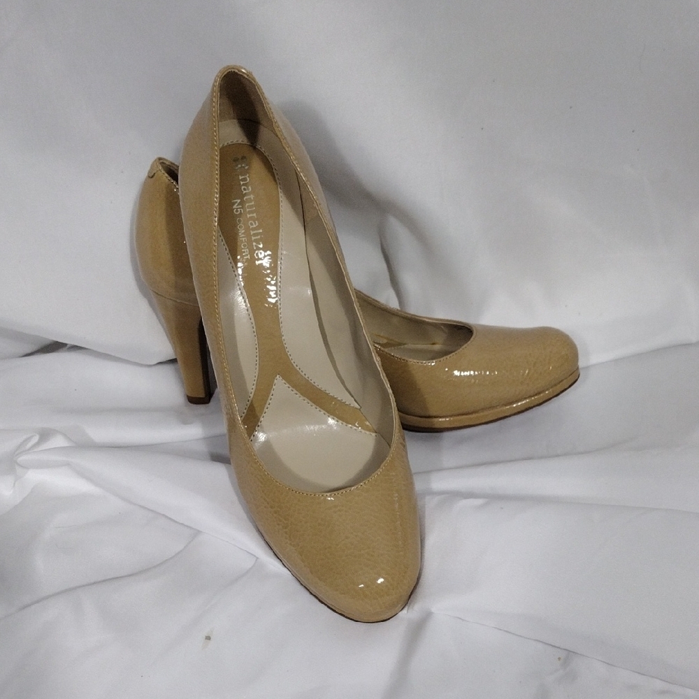 EUC Naturalizer Womens Lennox Tan Leather Slip On Pump Kitten Heels Size 9.5M